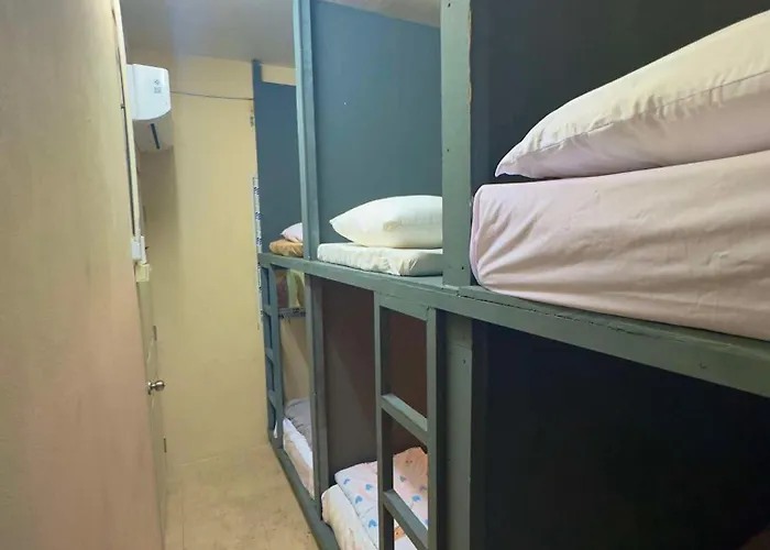 24 Backpackers Banguecoque