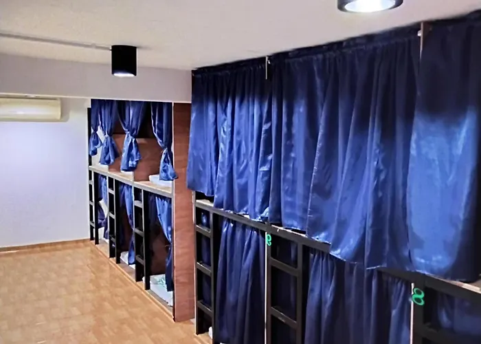 24 Backpackers Albergue *