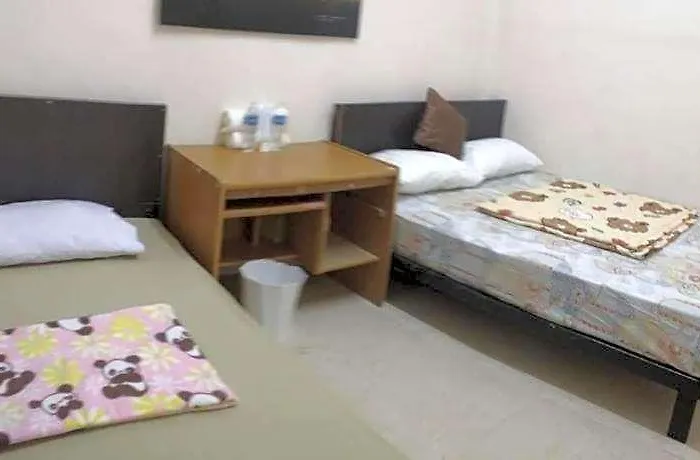 24 Backpackers Albergue